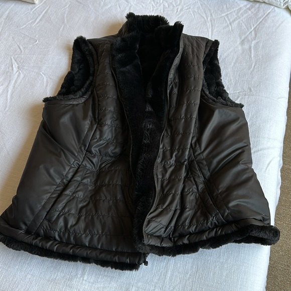 Reversible Vest - Picture 2 of 4